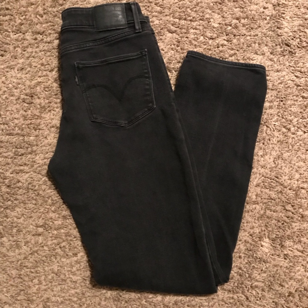 Women’s Levi’s black mid rise skinny jeans
